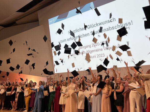 Bachelorfeier 2023 des Fachbereichs Allgemeine Verwaltung Bachelorfeier 2023 des Fachbereichs Allgemeine Verwaltung
